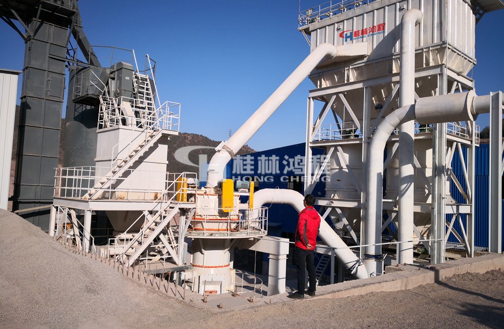1547257778293836.jpg 磨礦粉機(jī)器HLMX1100碳酸鈣1500目3噸山西1.jpg