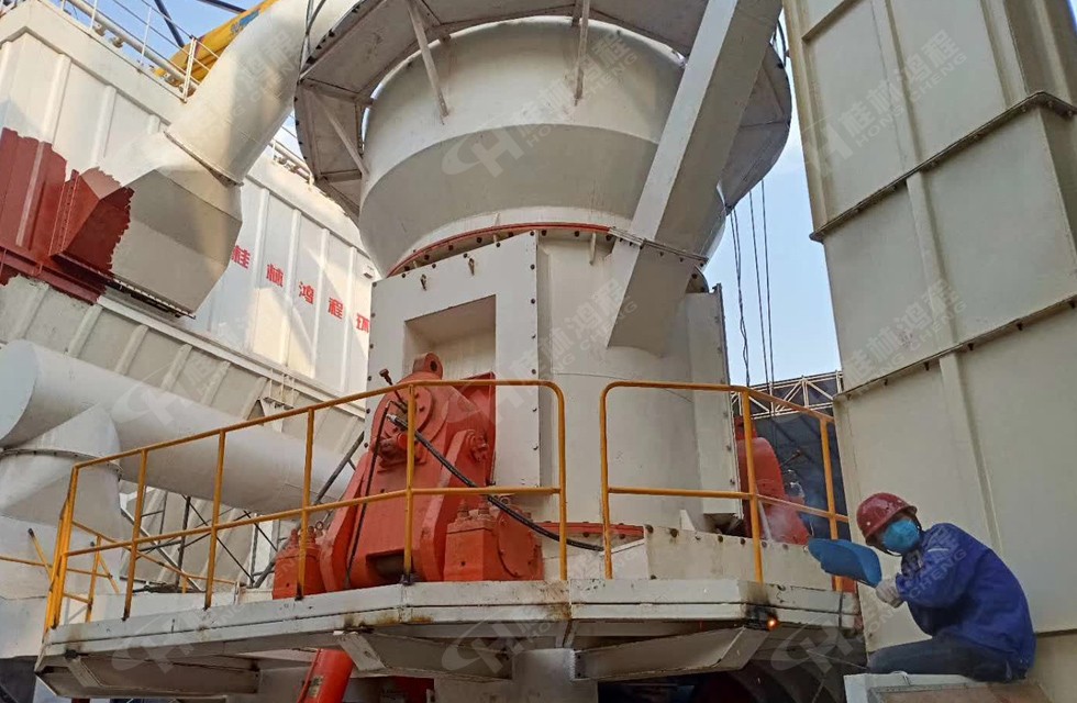 30萬噸高爐渣立磨，HLM1700爐渣立磨機