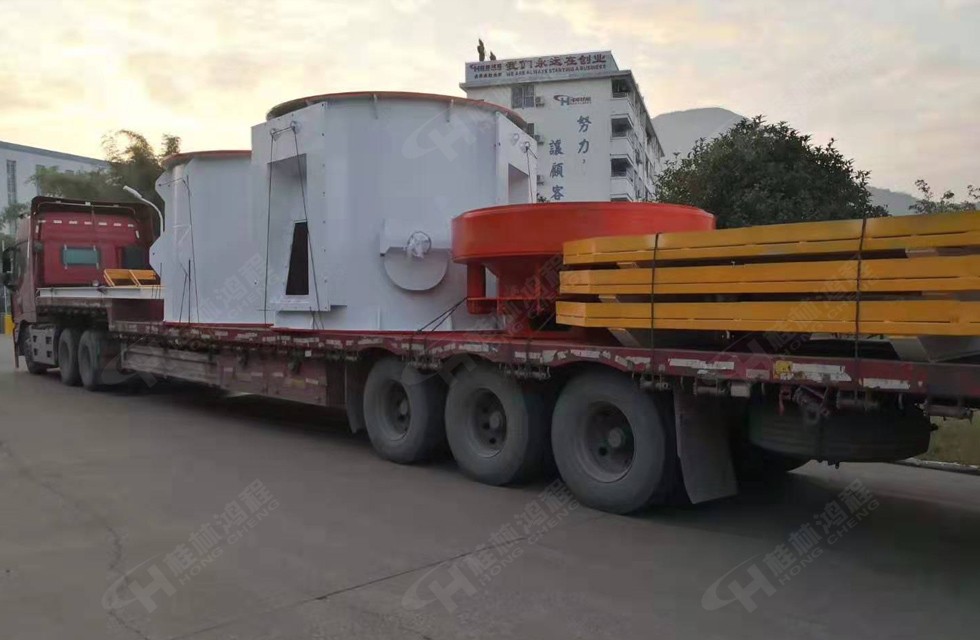 HLMX1700超細(xì)立磨主機(jī)部件安全捆綁于發(fā)車上 HLMX1700超細(xì)立磨主機(jī)部件安全捆綁于發(fā)車上