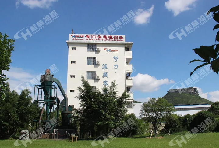 小型礦石磨粉機(jī)在哪里能買(mǎi)到？ 到桂林鴻程磨粉機(jī)生產(chǎn)基地