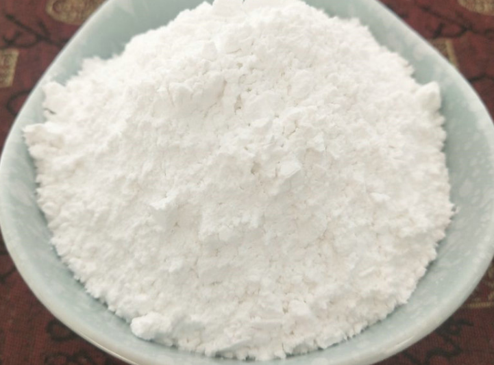 廢石膏板粉碎磨粉機(jī)生產(chǎn)的石膏粉 廢石膏板粉碎磨粉機(jī)生產(chǎn)的石膏粉