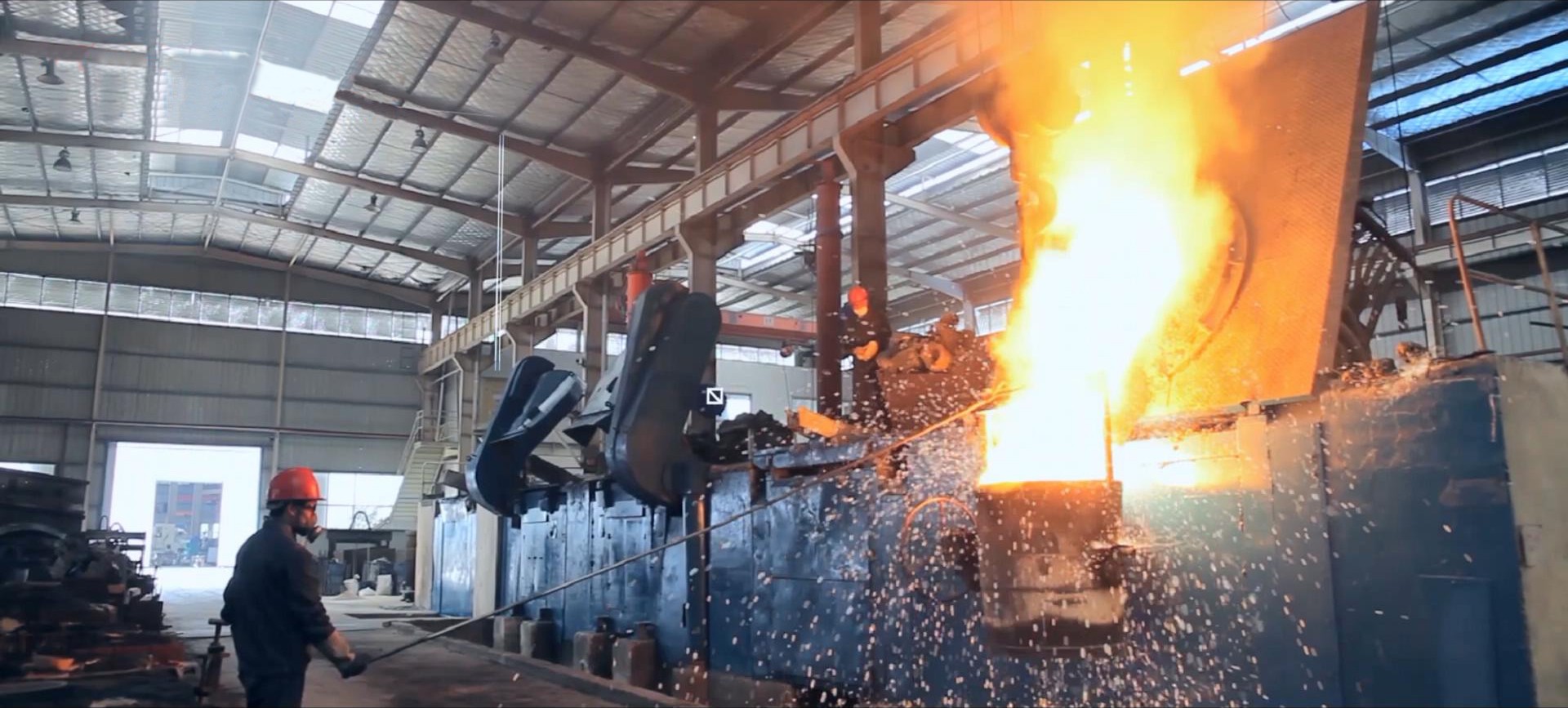 鴻程擁有自已的鑄造車間 原礦石磨粉機(jī)鑄件用鋼品質(zhì)好 厚度更厚 鴻程擁有自已的鑄造車間 原礦石磨粉機(jī)鑄件用鋼品質(zhì)好 厚度更厚