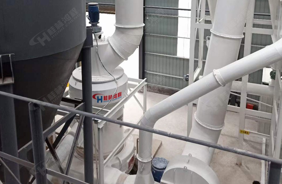 三峽某公司大型石油焦磨機制粉項目車間HC1700石油焦磨機現(xiàn)場 三峽某公司大型石油焦磨機制粉項目車間HC1700石油焦磨機現(xiàn)場