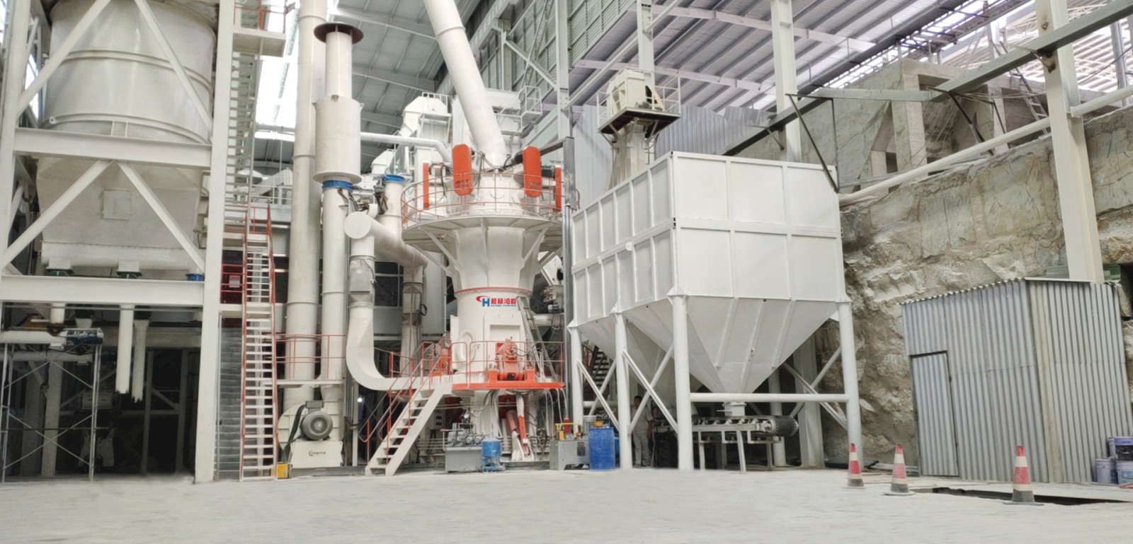 HLMX1300超細(xì)立磨河南方解石生產(chǎn)線 HLMX1300超細(xì)立磨河南方解石生產(chǎn)線