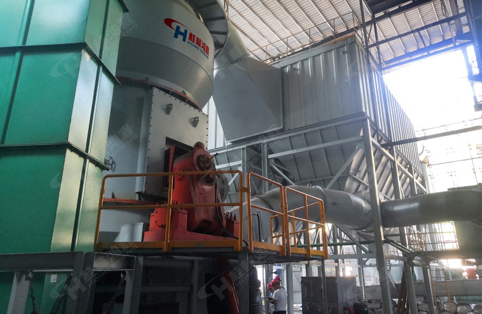HLM2400碳酸錳立磨 電解錳 第二臺(tái)120噸/時(shí) 設(shè)備地點(diǎn):湖北 HLM2400碳酸錳立磨 電解錳 第二臺(tái)120噸/時(shí) 設(shè)備地點(diǎn):湖北